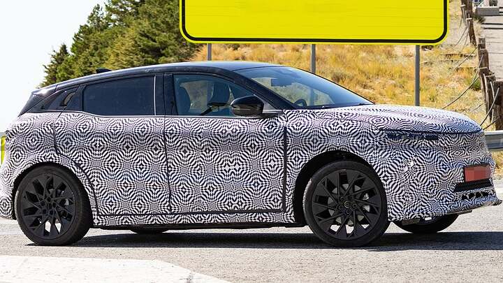 Cazado el nuevo Renault Megane que llega en 2026, su renovado diseño comienza a descubrirse 11