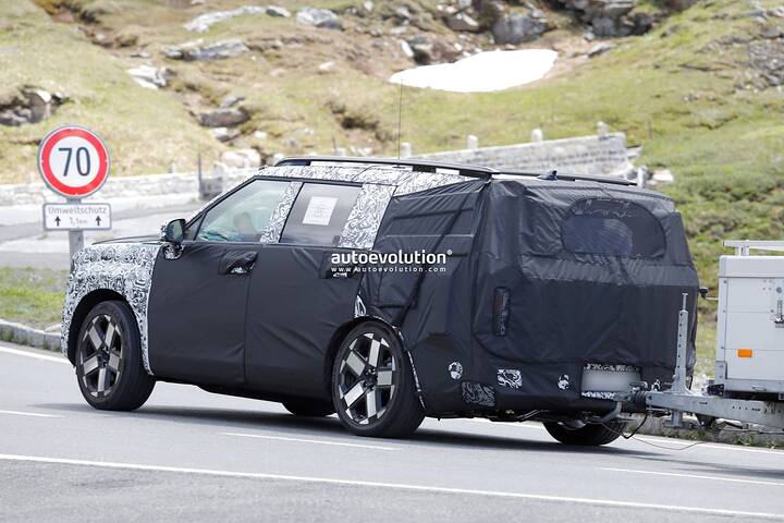 spy-photos-facelifted-2028-hyundai-santa-fe-incorporates-nexo-stylistic-traits_12