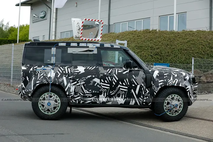 Land-Rover-Defender-Extreme-Spy-Shots-newcarscoops--29