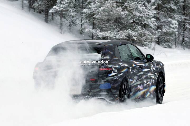 imgi_47_spy-photos-2027-bentley-electric-suv-looks-dignified-while-oversteering_14