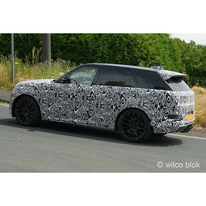 Range Rover Sport SV facelift spied near the Nürburgring #rangerover #rangeroversport #SV #face (1)
