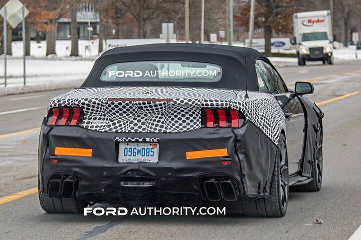 imgi_62_2026-Ford-Mustang-Shelby-GT500-Cobra-Convertible-Prototype-Spy-Shots-December-2026-Exterior-010