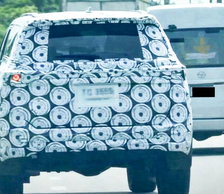 2026-Toyota-Fortuner-Spied--newcarscoops_12