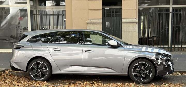 Tal como se trata de un simple lavado de coche, el perfil de este Peugeot 308 no cambiará mucho.