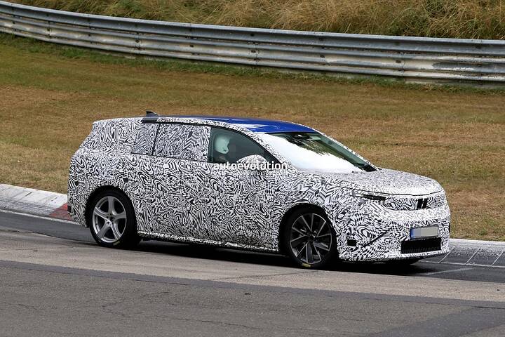 imgi_52_2026-skoda-eviatiq-people-carrier-spied-boasting-vision-7s-concept-styling-influences_16