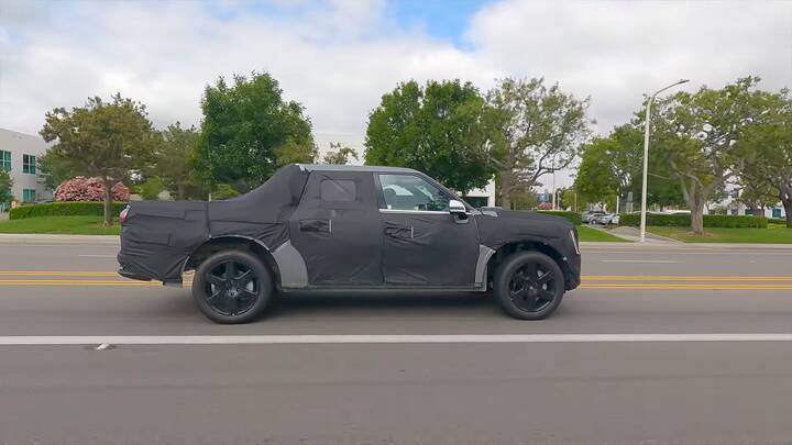 First ever Kia Electric Pickup Test Mule_11