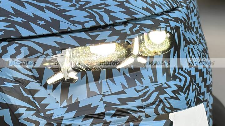 Mercedes didn't want you to see it like this, the new electric VLE, ​​caught like never before in these spy photos 4
