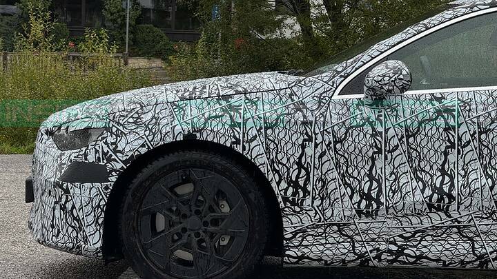 imgi_28_mercedes-c-class-with-eq-technology-spy-shots