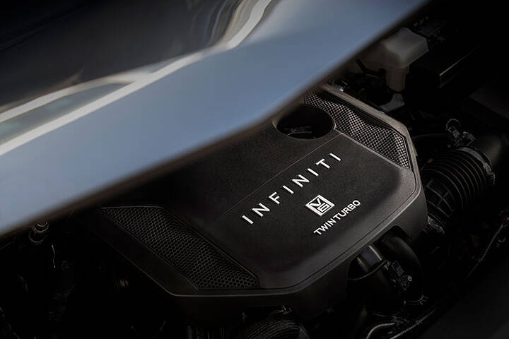 The engine under the hood of the 2025 INFINITI QX80. INFINITI and Twin Turbo are written on the engine cover.