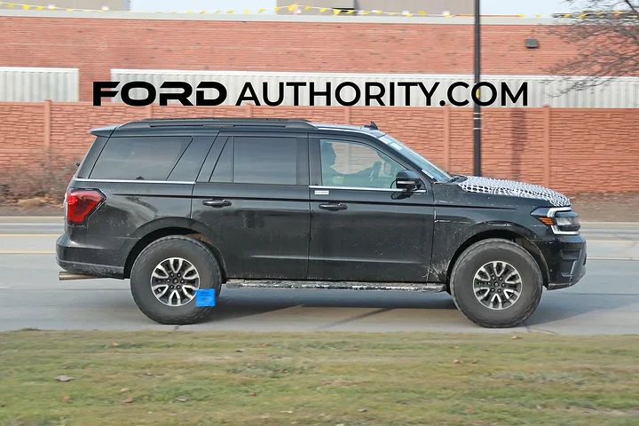 Ford-Expedition-Raptor-Prototype-Spy-Shots-February-2023-Exterior-005
