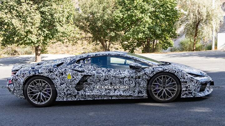 imgi_127_Lamborghini-Revuelto-spy-shots-Sep-29-2026-00006
