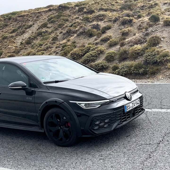 Pillada la primera mula de pruebas del próximo @vw_es Golf 9!! Los primeros test sobre la carroc