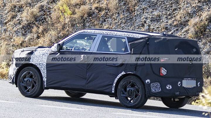 imgi_24_kia-seltoshybrid-2026-fotos-espia-2025109972-1757342624_12