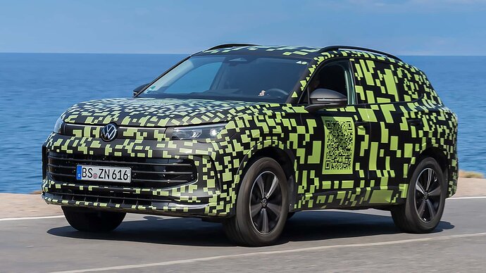 vw-tiguan-2023-covered-drive (17)