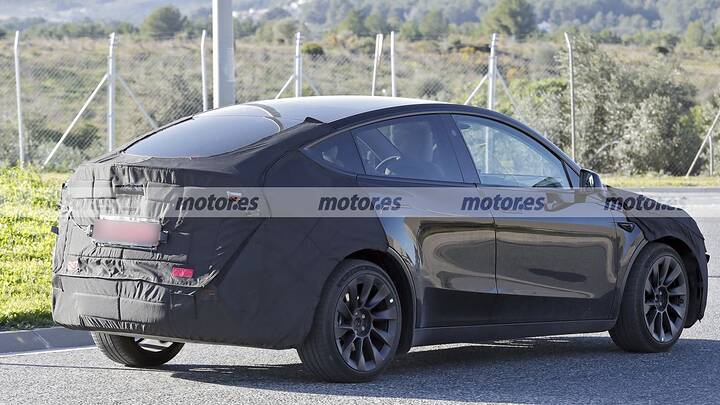 tesla-model-y-juniper-2026-fotos-espia-2025105983-1735817936_9