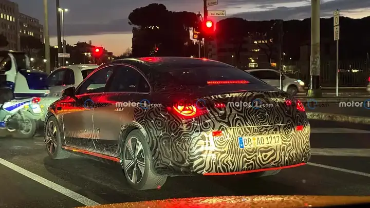 mercedes-cla-2025-le-foto-spia-a-roma (18)