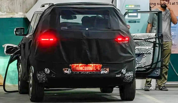hyundai-small-ev-spied-newcarscoops-2-1068x619