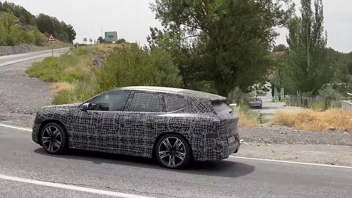 2027-bmw-x5-test-fleet-spied-with-internal-combustion-and-electric-power_23