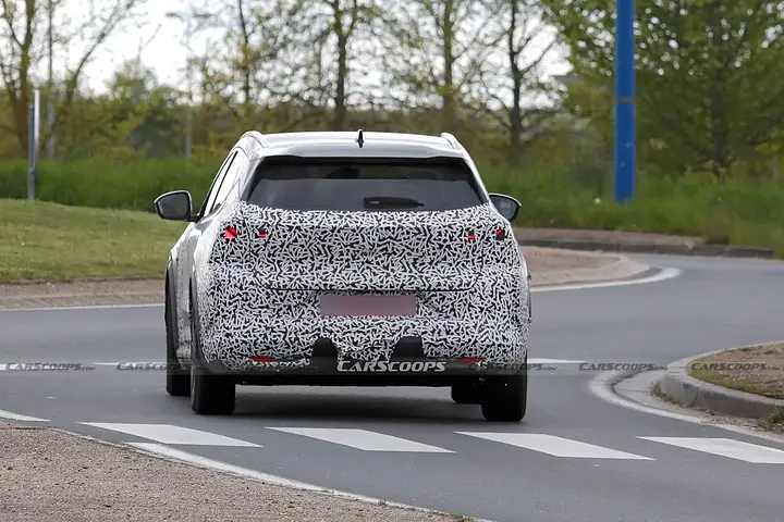 Renault-Scenic-E-Tech-Spy-Shots-EV-10