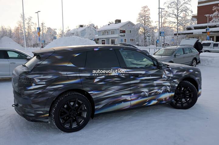 imgi_68_bentley-s-first-production-ev-shows-porsche-cayenne-electric-inspired-cockpit_17