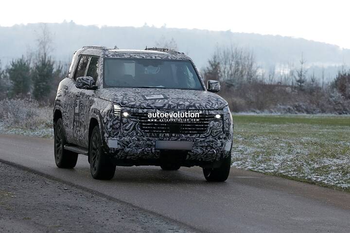 2026-mitsubishi-pajero-montero-spied-with-elevance-concept-styling-cues_1