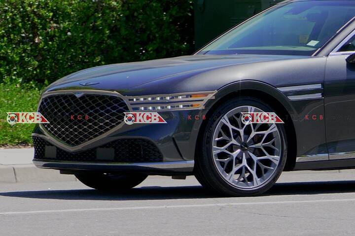 imgi_38_genesis-g90-facelift-begins-testing-5