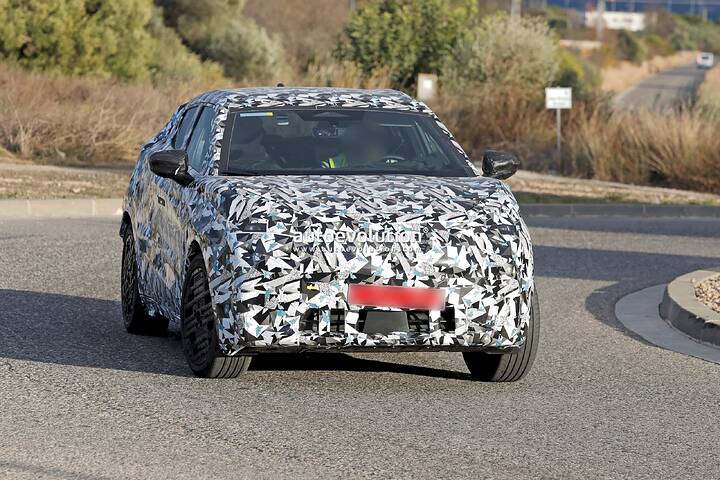 imgi_33_2027-nissan-juke-ev-makes-another-photo-appearance-as-it-prepares-for-production_3