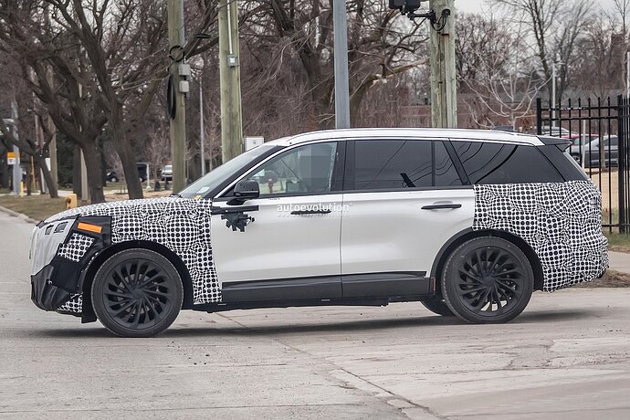 2024-lincoln-aviator-facelift-shows-restyled-front-end-new-infotainment-activeglide_8