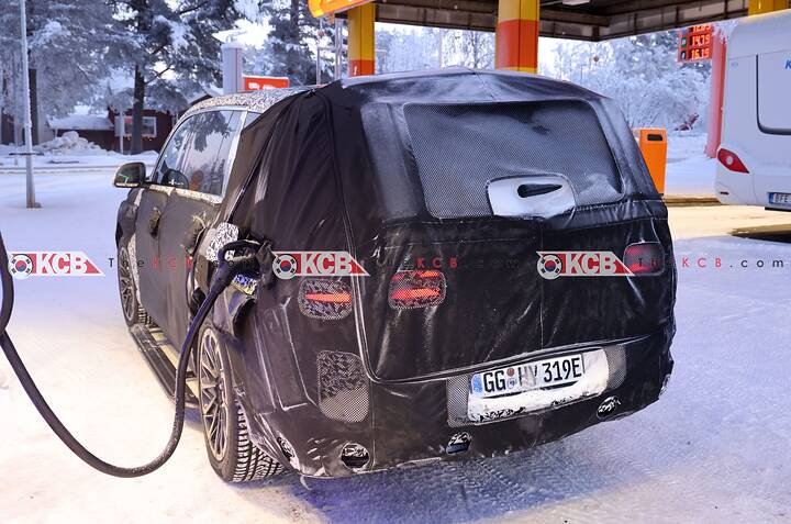 imgi_50_Genesis-GV90-newcarscoops_-15