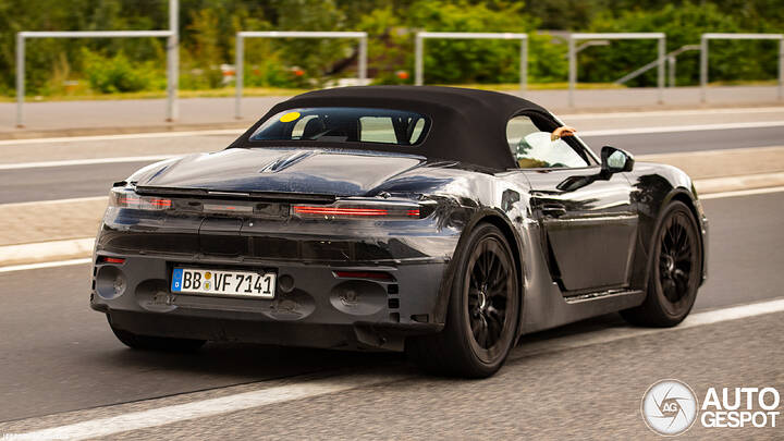porsche-718-boxster-ev-2025-0a9b5-c580210112024210832_3