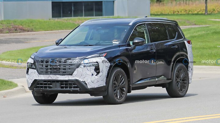 2024-nissan-rogue-front-view-spy-photo (1)