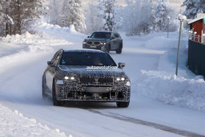 imgi_47_2028-bmw-m5-touring-spotted-with-redesigned-front-end_5