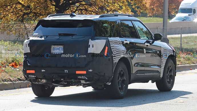 updated-ford-explorer-timberline-spy-photos (12)