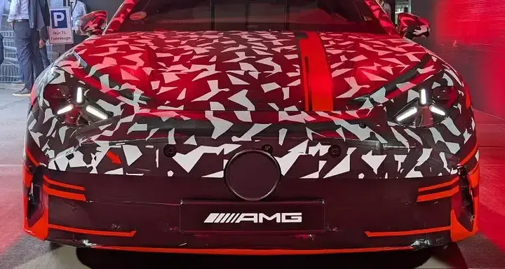 imgi_11_zoom-future-mercedes-amg-gt-coupé-4-portes