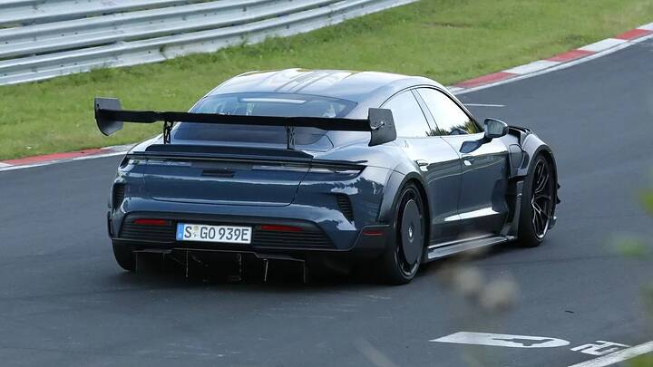 imgi_22_Porsche Taycan Turbo GT4 RS 010_glixwa