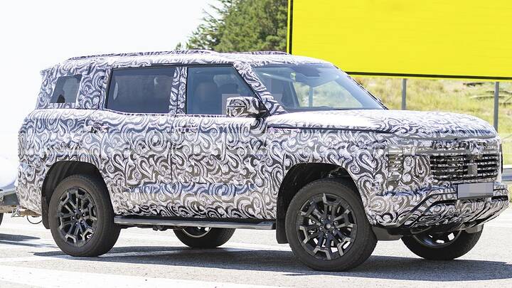mitsubishi-pajero-2026-fotos-espia-2025109162-1752491214_11
