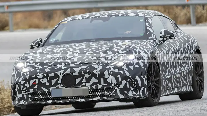 mercedes-amg-gt-berlina-2026-fotos-espia-2025111526-1765388109_6