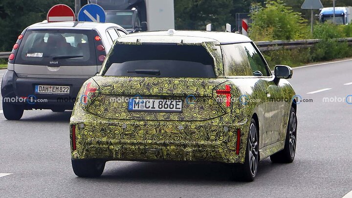 new-mini-john-cooper-works-ev-spy-photos (13)
