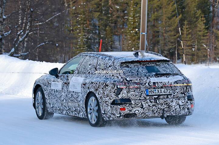 2025-audi-a7-avant-kicks-up-snow-during-cold-weather-testing_12