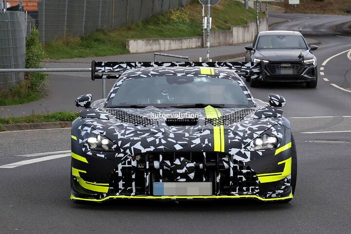 mercedes-amgs-new-gt-black-series-looks-like-a-track-monster-in-fresh-scoops_1