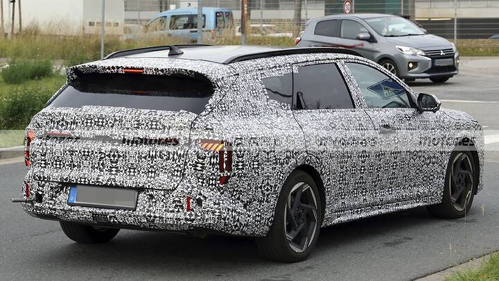 kia-k4-wagon-2026-fotos-espia-destape-2025110845-1762157279_14