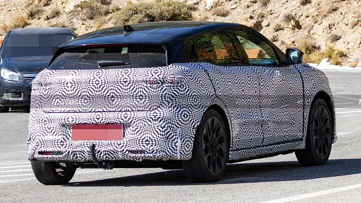 Cazado el nuevo Renault Megane que llega en 2026, su renovado diseño comienza a descubrirse 13