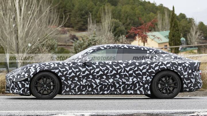 mercedes-amg-gt-berlina-2026-fotos-espia-2025111526-1765388117_16