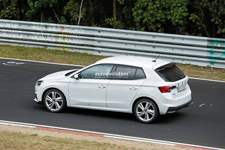 imgi_74_2026-skoda-fabia-rs-potentially-spied-may-feature-volkswagen-polo-gti-muscle_25
