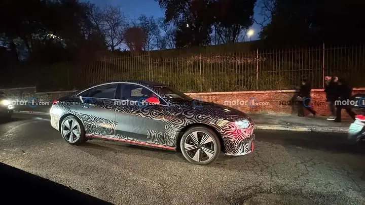 mercedes-cla-2025-le-foto-spia-a-roma (24)