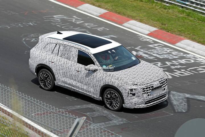 china-s-2026-audi-q6-facelift-shows-q6-e-tron-styling-cues-252860_1