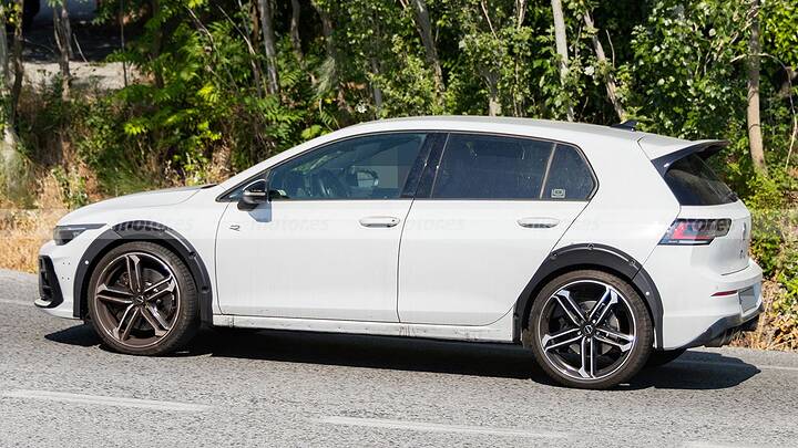 Volkswagen dudó sobre su continuidad pero habrá un nuevo T-Roc R, y estas fotos espía lo confirman 7
