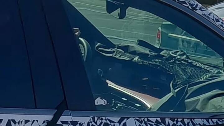 2025 Genesis GV70 Sport Facelift Spotted during testing  제네시스 GV70 0-47 screenshot
