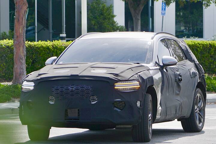 2027 Genesis GV70 EREV_newcarscoops_3711