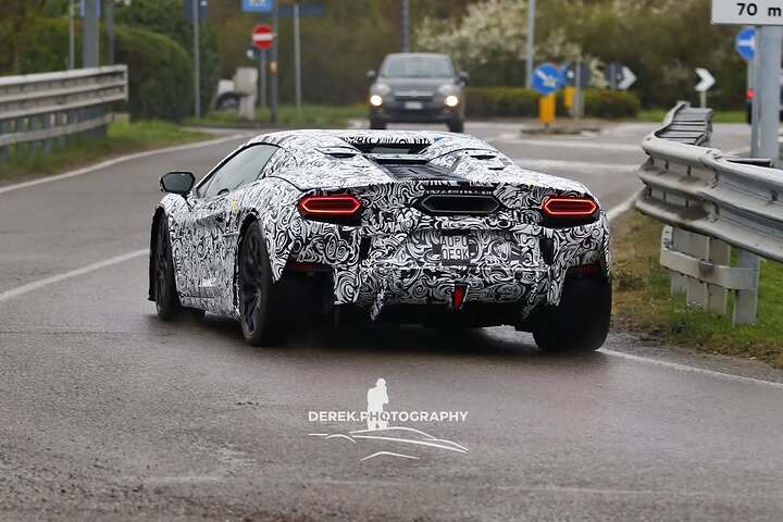 Waiting in Maranello.. crossed this lamborghini temerario roadster my lens! Ofcourse this car i.heic (2)